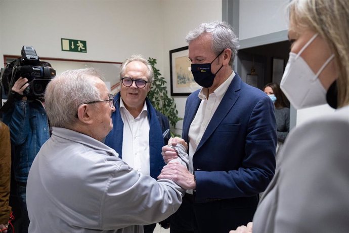 O presidente da Xunta, Alfonso Rueda, e a conselleira de Política Social, Fabiola García, visitan a residencia pública de maiores de Campolongo. Pontevedra, 16/12/22.