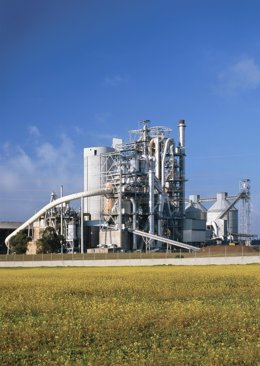 Grupo Cementos Portland Valderrivas amplía su presencia en Andalucía con la adquisición de la cementera Intermonte.