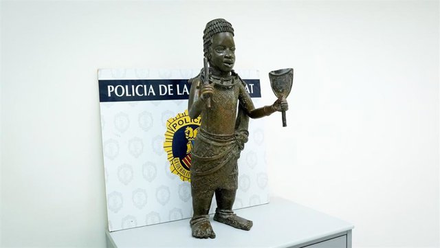 La Policía de la Generalitat recupera una de las piezas de arte africano de la colección Glendonwyn