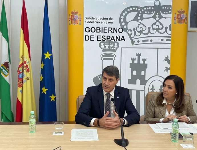 Pedro Fernández, junto a la subdelegada del Gobierno en Jaén, Catalina Madueño.