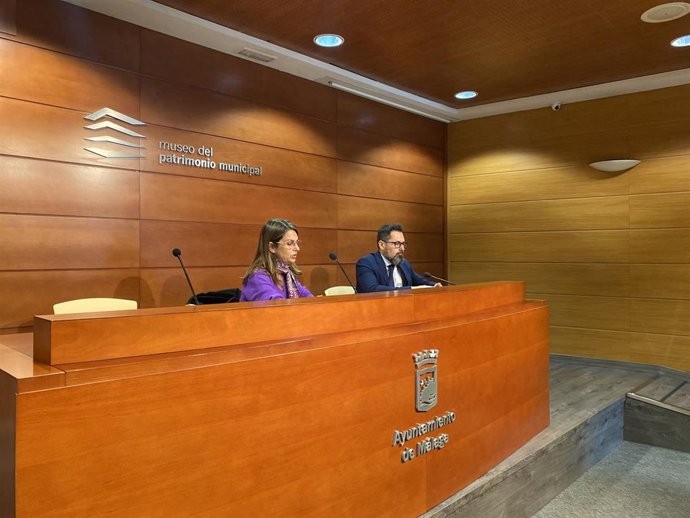 La portavoz del equipo de gobierno municipal, Susana Carillo, y el concejal Francisco Pomares informan en rueda de  prensa tras la junta de gobierno local