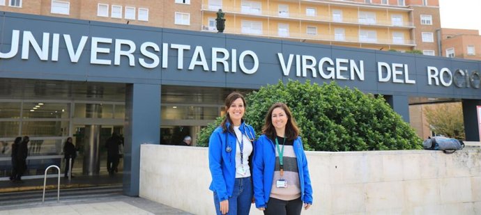 Las neumólogas del Hospital Virgen del Rocío de Sevilla Esther de Benito y Candela Caballero