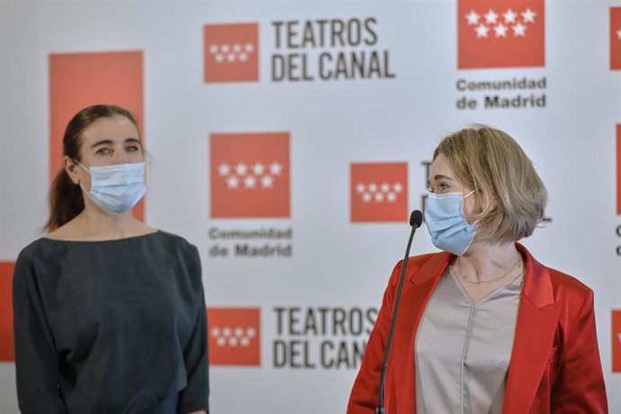Archivo - La consejera de Cultura de la Comunidad, Marta Rivera de la Cruz, durante su intervención junto a la directora artística de los Teatros del Canal, Blanca Li 