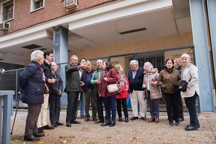 El candidato del PP a la Alcaldía, José Luis Sanz, se reúne con vecinos de Bami.