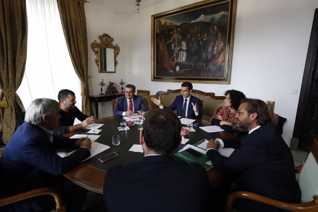 Reunión del Pacto por Granada para analizar la designación de la sede de la Aesia