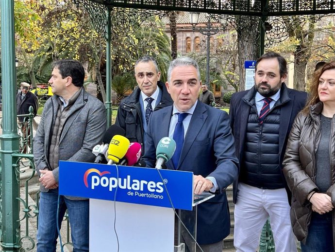 El coordinador general del PP, Elías Bendodo, en Puertollano.