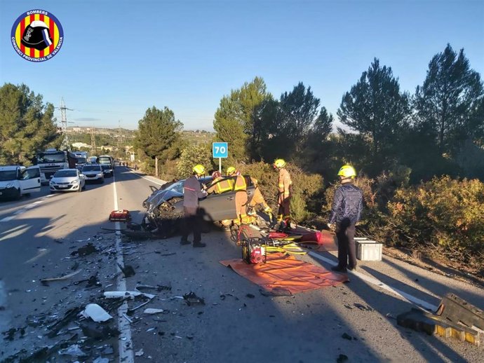 Dos heridos tras la colisión de dos turismos en la CV-370