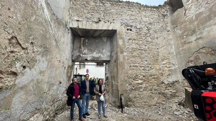 Viista a los restos de la iglesia de San Miguel.