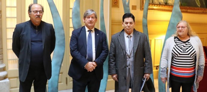 Audiencia en el Parlament al Consejo Nacional de Ancianos Gitanos.