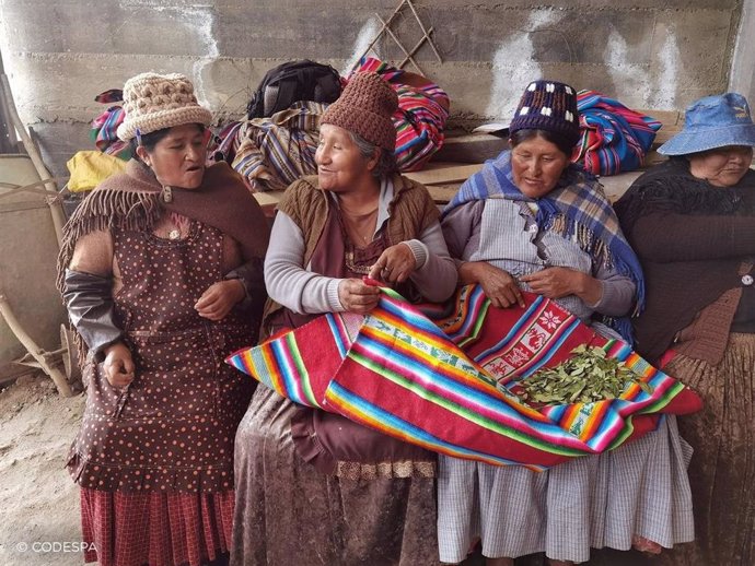 Archivo - Mujeres indígenas bolivianas