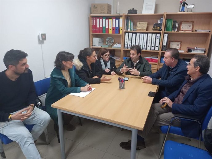 El delegado de Desarrollo Educativo y Formación Profesional de la Junta en Huelva, Carlos Soriano, visita el José Nogales de Aracena.