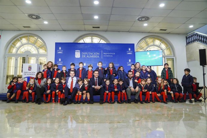 Alumnos del colegio Altaduna visitan la Diputación de Almería.