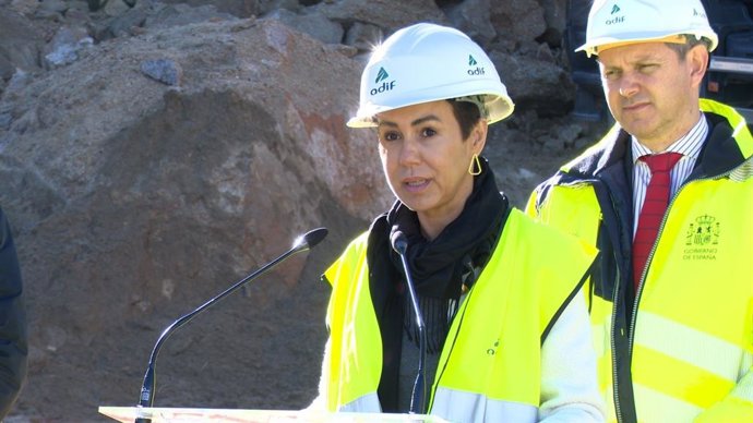 La secretaria de Estado de Transportes, Movilidad y Agenda Urbana, Isabel Pardo de Vera, en declaraciones a los medios en Ourense