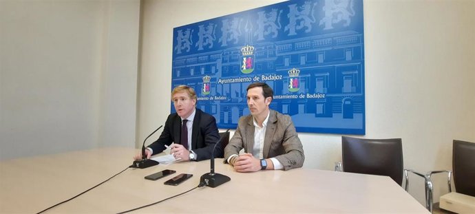 El alcalde de Badajoz y el primer teniente de alcalde.