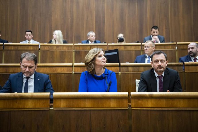 El primer ministro de Eslovaquia, Eduard Heger, durante la moción de censura 