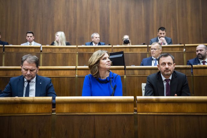 15 December 2022, Slovakia, Bratislava: (L-R) Slovak Deputy Prime Minister and Minister of Finance Igor Matovie, Minister of Investment Veronika Remiova and Prime Minister Eduard Heger attend the plenary session of the National Council of the Slovak Rep