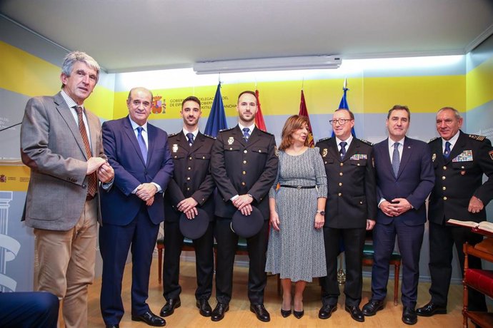 Representantes municipales en la toma de posesión del nuevo jefe superior de Policía de Castilla-La Mancha, Javier Pérez.