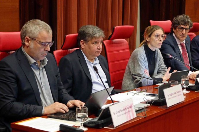 El director de Catalunya Rdio Jordi Borda, el de TV3 Sigfrid Gras y la presidenta de la CCMA Rosa Rom, en la comisión de control de la CCMA