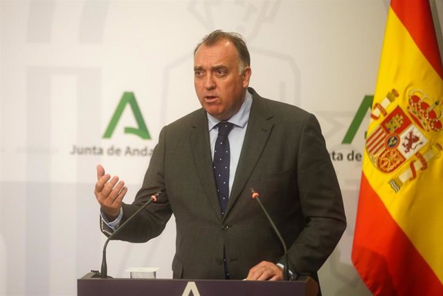 El consejero de Turismo, Cultura y Deporte, Arturo Bernal, durante la rueda de prensa posterior al Consejo de Gobierno de la Junta de Andalucía,  a 13 de diciembre de 2022, en Sevilla (Andalucía, España). 