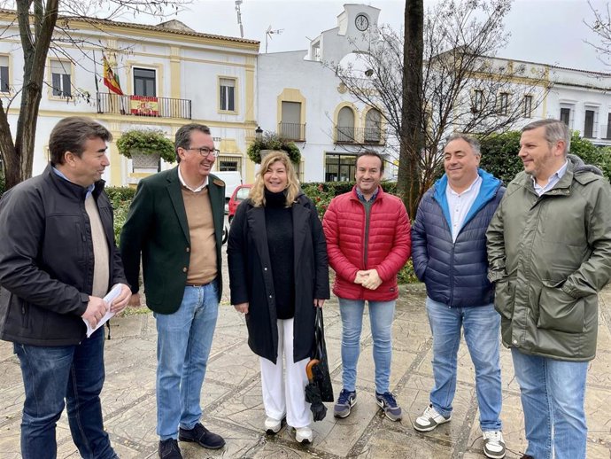 Los populares en su visita a Santa Olalla del Cala (Huelva).