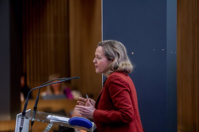 La vicepresidenta primera y ministra de Asuntos Económicos y Transformación Digital, Nadia Calviño, este viernes en los Premios de ATA.