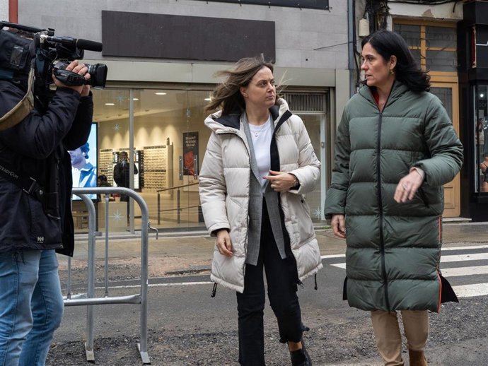 La secretaria general del PPdeG, Paula Prado, y la candidata del PP a la Alcaldía de Vilalba, Sandra Vázquez.