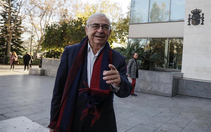 El exresponsable de las finanzas del PSPV-PSOE Pepe Cataluña a su llegada a la Ciudad de la Justicia de Valencia (archivo)