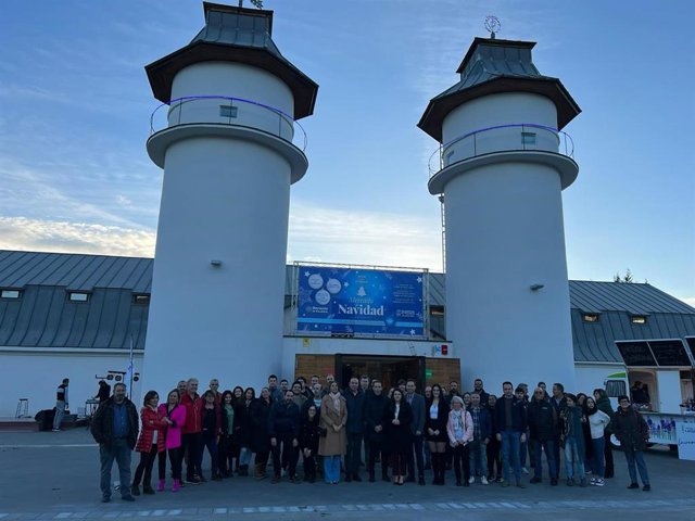 Foto de familia de los participantes en el II Mercado de Navidad de Alimentos de Valladolid.