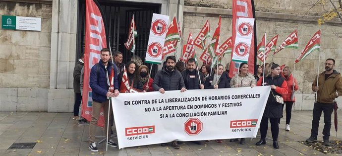 Concentración de CCOO contra la ampliación de la ZGAT