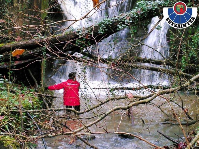 Se reanudan las labores de búsqueda del hombre desaparecido en Errenteria