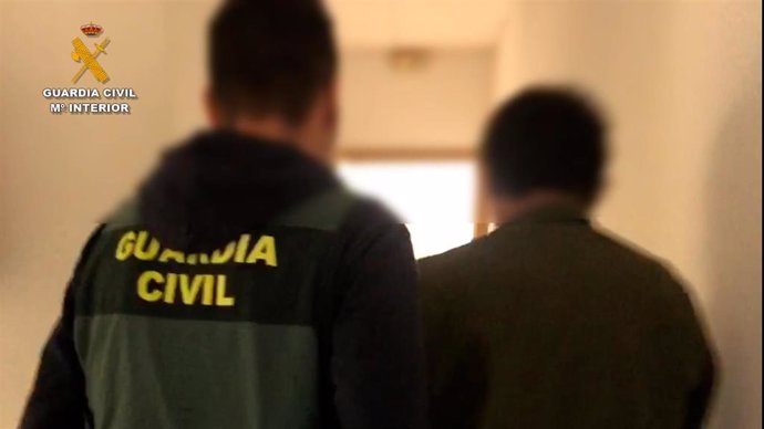 La Guardia Civil detiene a un vecino de Moraleja como presunto autor de 19 incendios forestales.
