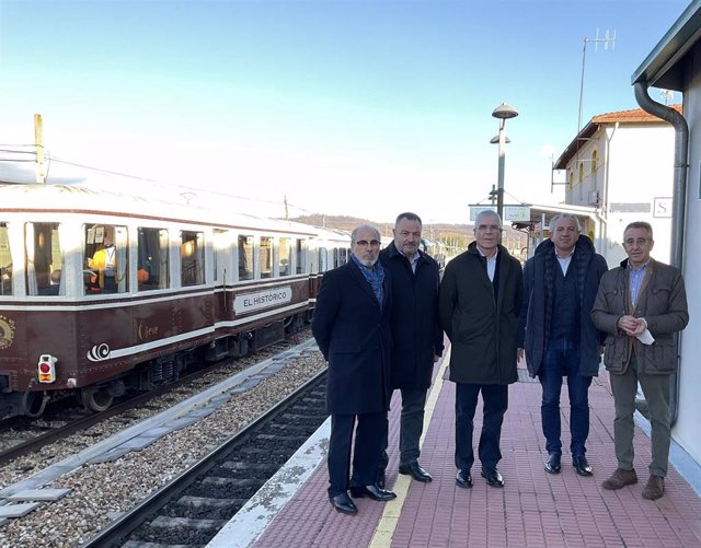 Renfe y Diputación de León estrenan la 'Ruta del sabor ferroviario y la minería' a bordo de un tren histórico