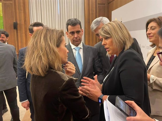 La alcaldesa de Cartagena, Noelia Arroyo, y la ministra de Transportes, Movilidad y Agenda Urbana, Raquel Sánchez