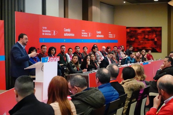 El secretario general de la FSA-PSOE y presidente del Principado, Adrián Barbón, interviene en el Comité Autonómico de la FSA en Langreo.