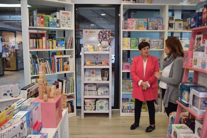 La directora general Ana Carmona ha visitado la tienda Castillos de Arena de la microcooperativa Twinkle Toys
