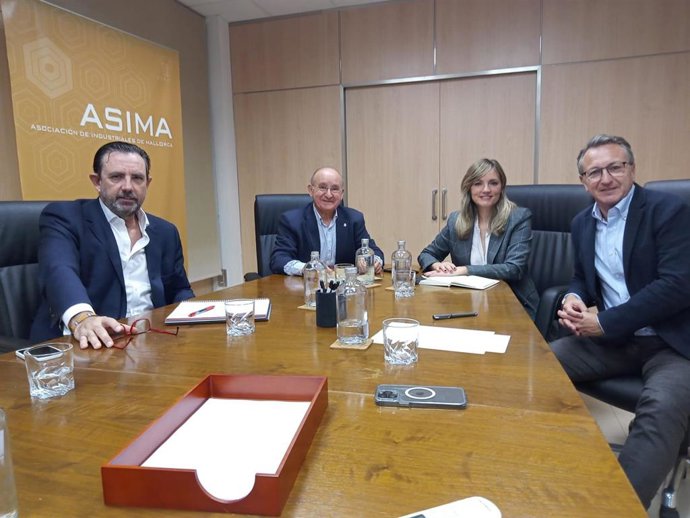 La coordinadora autonómica de Ciudadanos, Patricia Guasp, en la reunión con Asima.