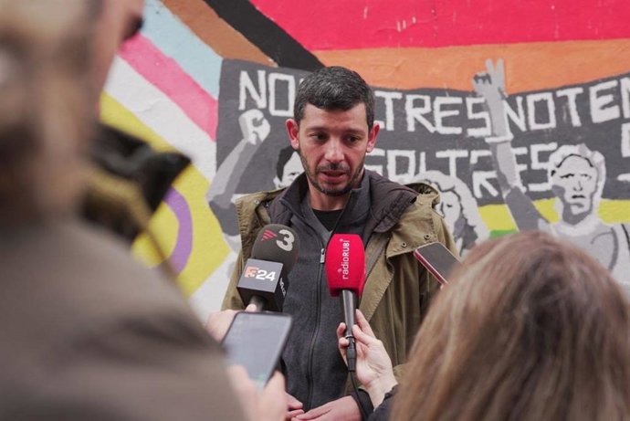 El diputado de la CUP en el Parlament Xavier Pellicer en el acto de 'Un País en Marxa' en Rubí