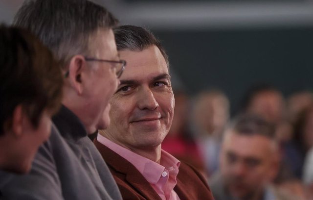 El presidente del Gobierno de España y secretario general del PSOE, Pedro Sánchez, durante el acto de presentación de los candidatos socialistas a las alcaldías españolas, en el Espacio Arquerías, Ciudad de las Artes y Las Ciencias, a 16 de diciembre de 2