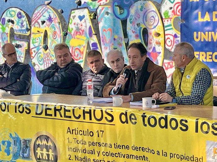El consejero José Luis Gochicoa interviene en el acto de apoyo a la Declaración Universal de los Derechos Humanos organizado por AMA