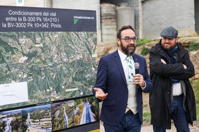 El conseller de territori, Juli Fernández, asiste a la puesta en servicio de la carretera C-555, en Pinós (Lleida)