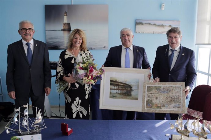 El Real Club Marítimo de Huelva nombra socia de honor a la presidenta del Puerto de Huelva