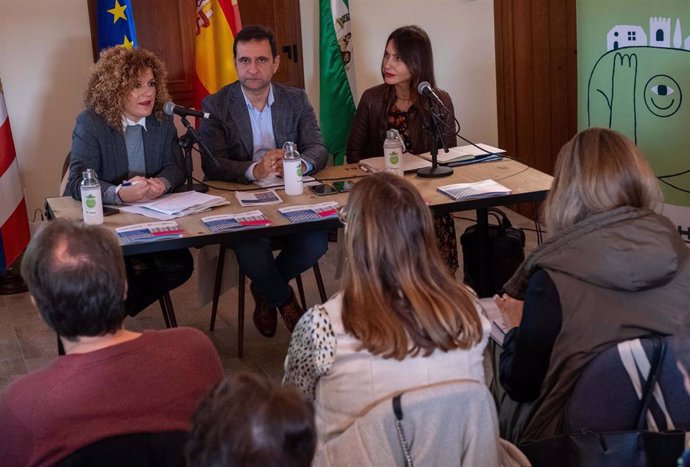 Diputación presenta en Aroche el nuevo proyecto Repobla-Hubs Comarcales para luchar contra la despoblación
