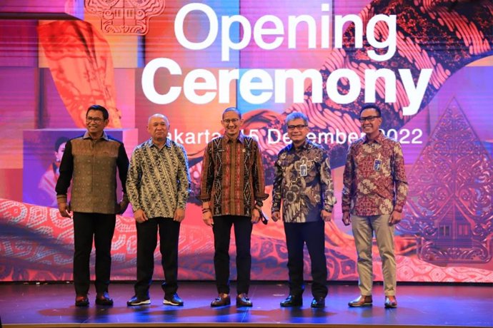 Left to Right: Catur Budi Harto, Vice President Director BRI; Teten Masduki, Minister of Cooperatives and Small and Medium Enterprises of Indonesia; Sandiaga Uno, Minister of Tourism and Creative Economy of Indonesia; Sunarso, President Director BRI; an