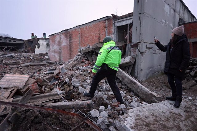 Un edificio en ruinas tras el impacto de un proyectil ruso en Ucrania