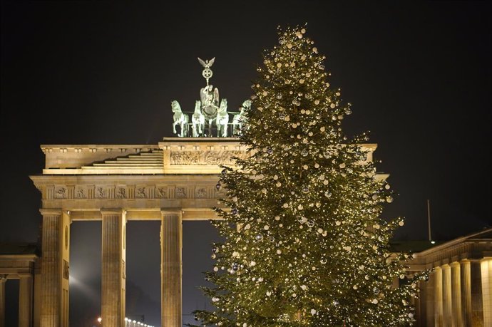 November 30, 2022, Berlin, Berlin, Deutschland: Tannenbaum auf dem Pariser Platz vor dem Brandenburger Tor. Berlin, 30.11.2022