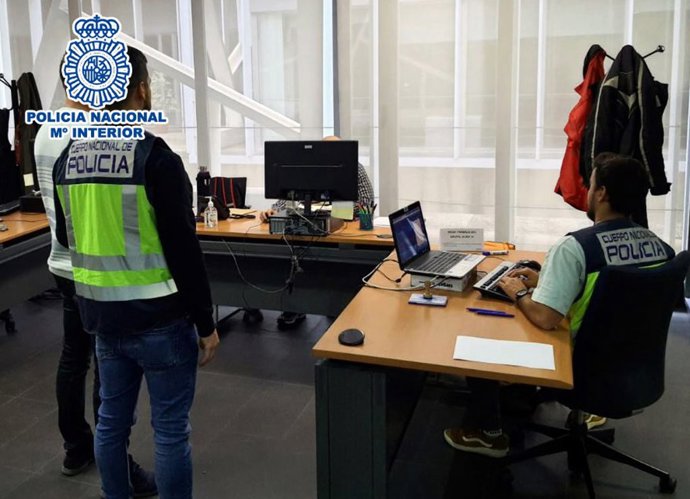 Nueve detenidos por realizar contratos fraudulentos para obtener permisos de residencia