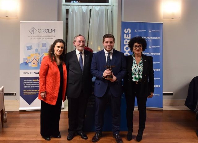 El consejero de Fomento, Nacho Hernando, que recibió el premio 'Arquitrabe 2022' del Colegio Oficial de Aparejadores, Arquitectos Técnicos e Ingenieros de Edificación (COAATIE) de Albacete,