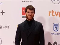 Alfonso Bassave se moja: desde cómo ha visto a su hermano en 'MasterChef' a ser posible cuñado de Patricia Conde