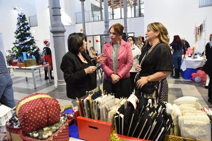 Carmen Herrarte ha visitado el mercadillo navideño de Las Fuentes