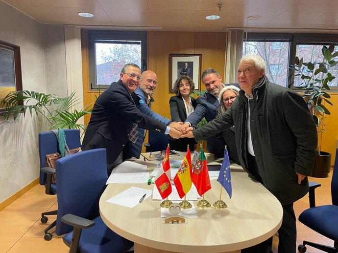 La Junta promueve acciones de cooperación transfronteriza con Portugal en favor de los ciudadanos de La Raya